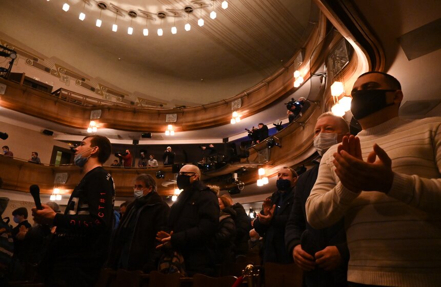 В последний путь актера проводили громкими аплодисментами.