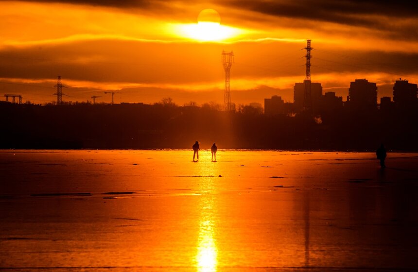 Замначальника ситуационного центра Росгидромета Анатолий Цыганков предостерег москвичей от выхода на тонкий лед водоемов. Он заявил, что это может быть очень опасно для жизни<br />https://www.m24.ru/galleries/gorod/14122020/8978