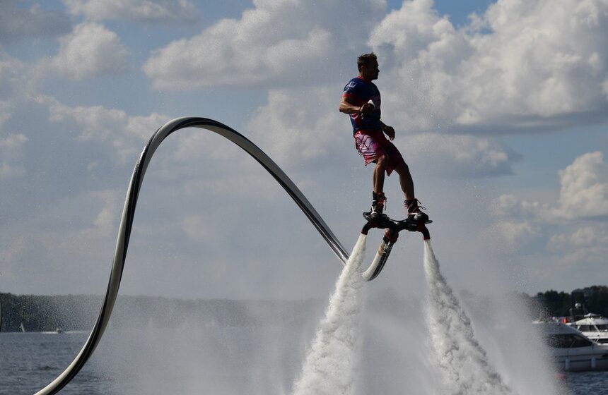 На Пироговском водохранилище состоялся чемпионат России по водно-моторному спорту в классе аквабайк, а также в новом спортивном классе - гидрофлайте. Чемпионат России в гидрофлайте стал первым официальным национальным первенством в мире<br />https://www.m24.ru/galleries/sport/23082020/8755