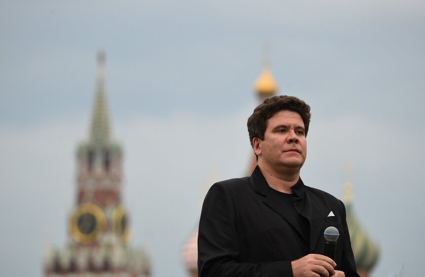 В Москве впервые прошел музыкальный open air в исполнении народного артиста Дениса Мацуева. В этом году он отметил 45-летие. Концерт смогли посмотреть миллионы зрителей со всего мира<br />https://www.m24.ru/galleries/kultura/03072020/8692