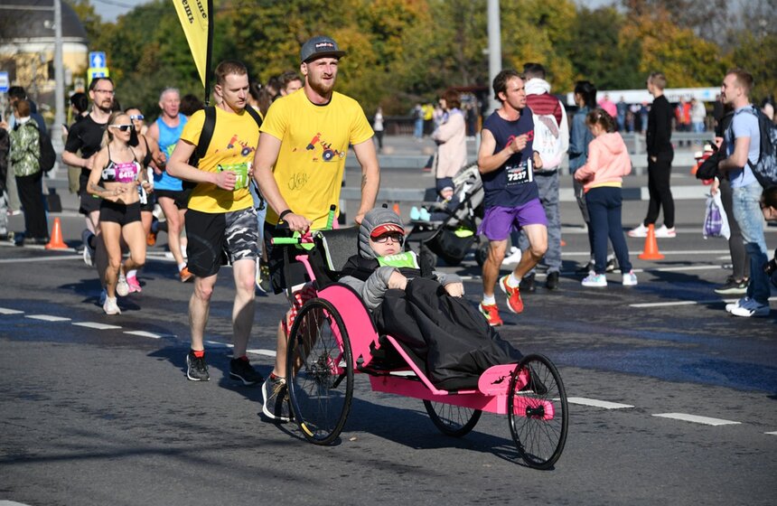 Полумарафон "Моя столица" прошел на Воробьевых горах в Москве. Принять участие в забеге могли все желающие. Для этого нужно было заранее зарегистрироваться на сайте проекта<br />https://www.m24.ru/galleries/sport/04102020/8845