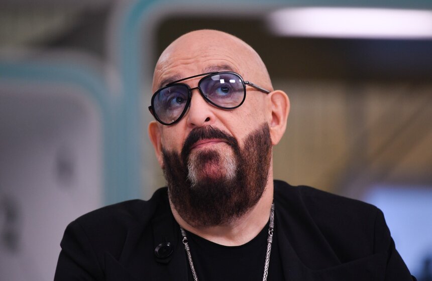 Заслуженный артист России Михаил Шуфутинский стал гостем студии телеканала Москва 24. Певец рассказал, как он обычно проводит 3 сентября<br />https://www.m24.ru/galleries/obshchestvo/03092020/8776