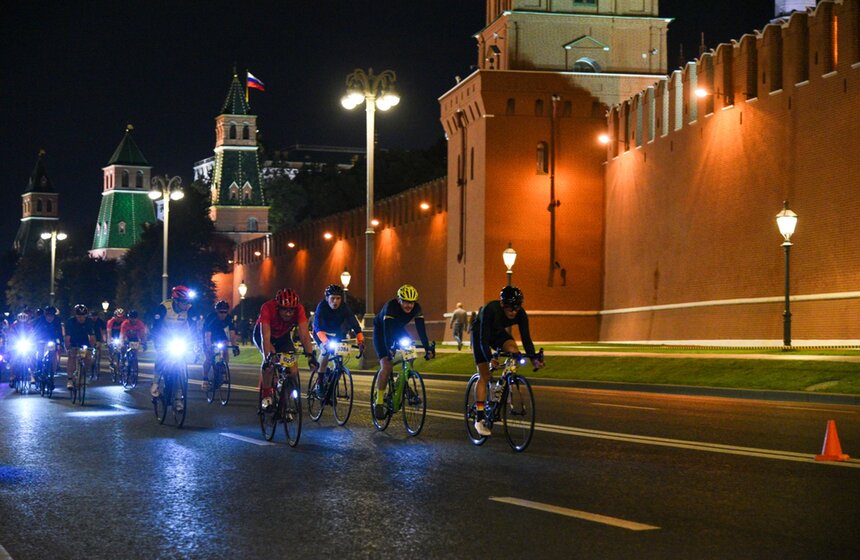 В Москве прошла ночная велогонка L’Еtape. В связи с мероприятием в столице перекрывали несколько набережных. Участники проехали по живописной трассе от "Лужников" до "Москва-Сити"<br />https://www.m24.ru/galleries/gorod/07092020/8785