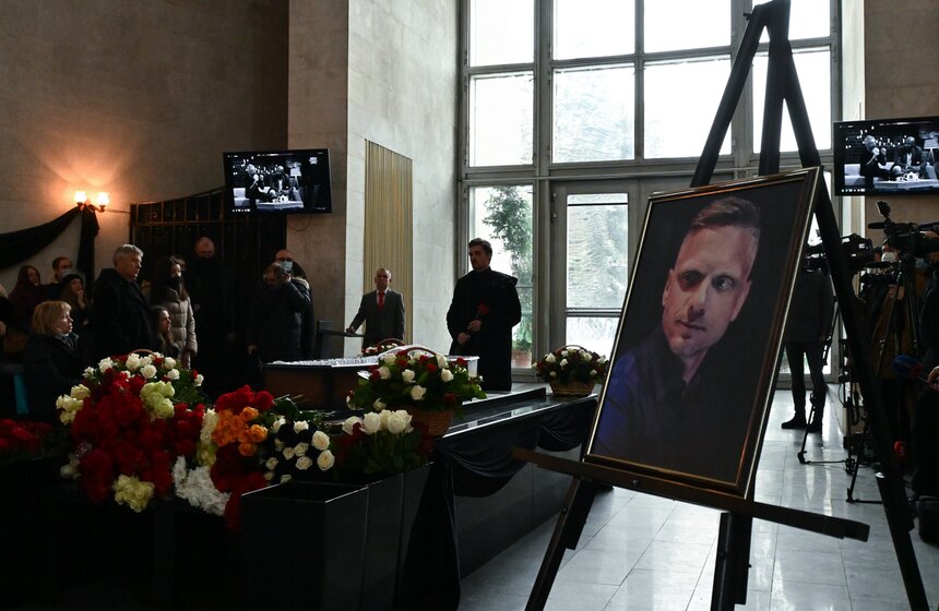 На Троекуровском кладбище простились с Александром Шаляпиным 14 фото