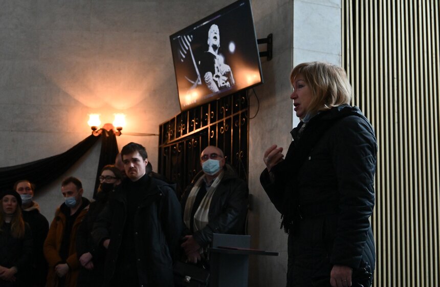 На Троекуровском кладбище простились с Александром Шаляпиным 16 фото