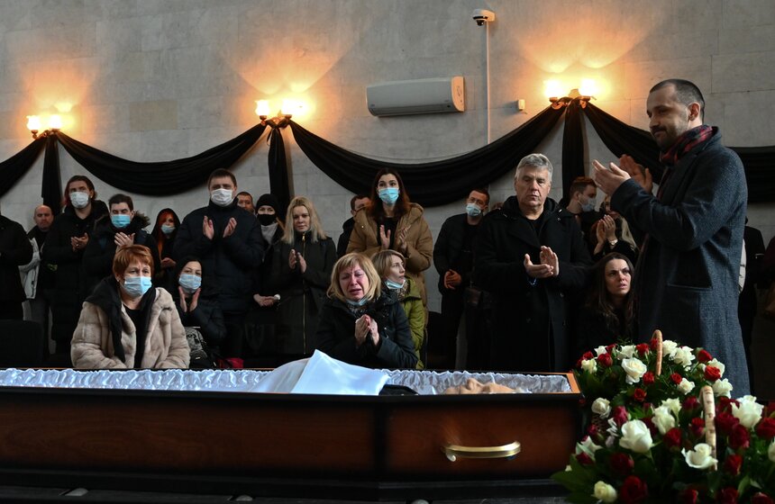 На Троекуровском кладбище простились с Александром Шаляпиным 11 фото