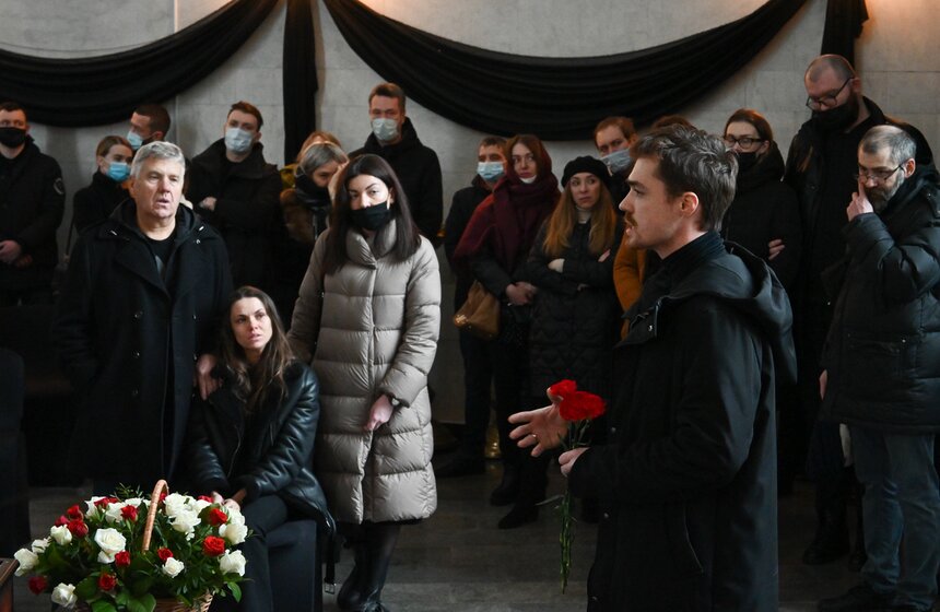 На Троекуровском кладбище простились с Александром Шаляпиным 13 фото