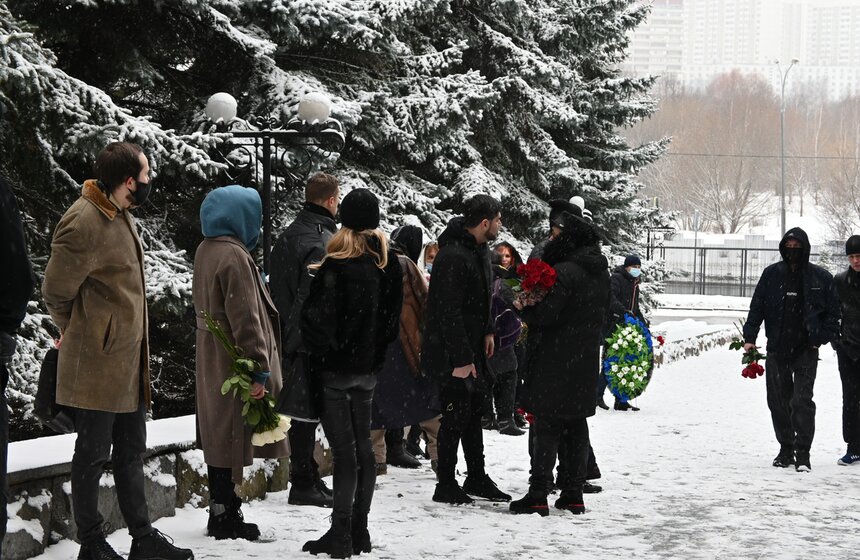 На Троекуровском кладбище простились с Александром Шаляпиным 2 фото