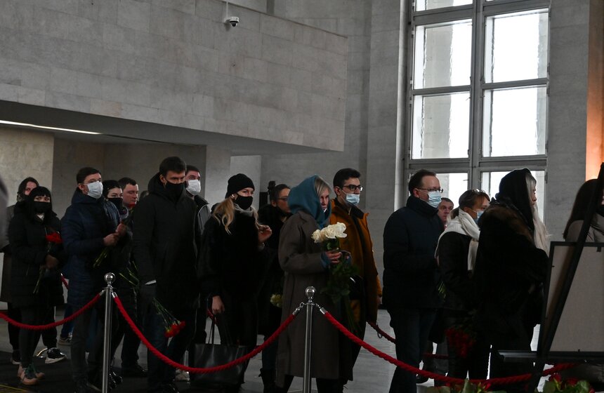 На Троекуровском кладбище простились с Александром Шаляпиным 4 фото