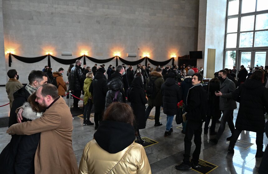 На Троекуровском кладбище простились с Александром Шаляпиным 5 фото