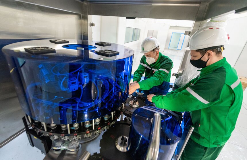 В технополисе "Москва" запустят производство вакцины "Спутник V" 5 фото