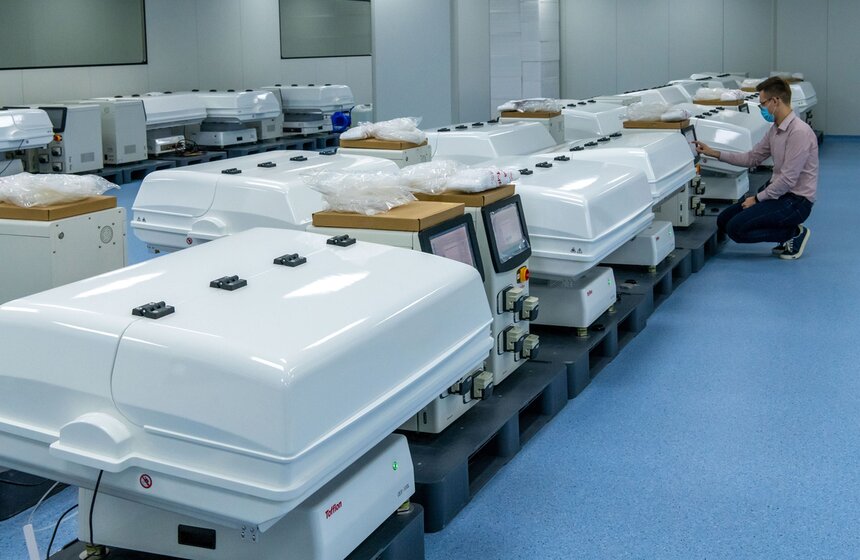 В технополисе "Москва" запустят производство вакцины "Спутник V" 4 фото