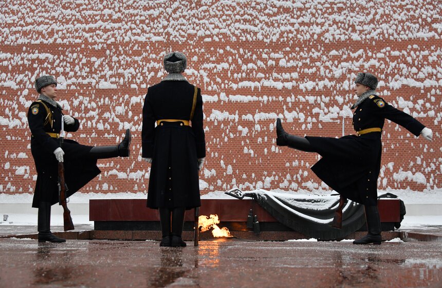 Снегопад обрушился на столицу в выходные 36 фото