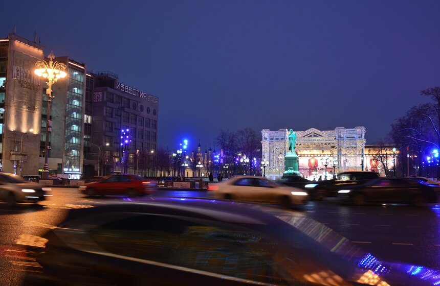 Улицы Москвы украсили к Новому году 1 фото