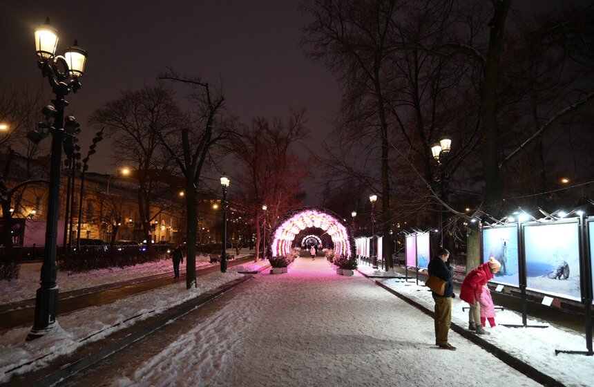 Улицы Москвы украсили к Новому году 3 фото