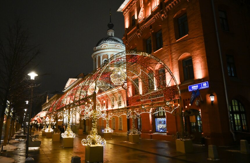 Улицы Москвы украсили к Новому году 27 фото