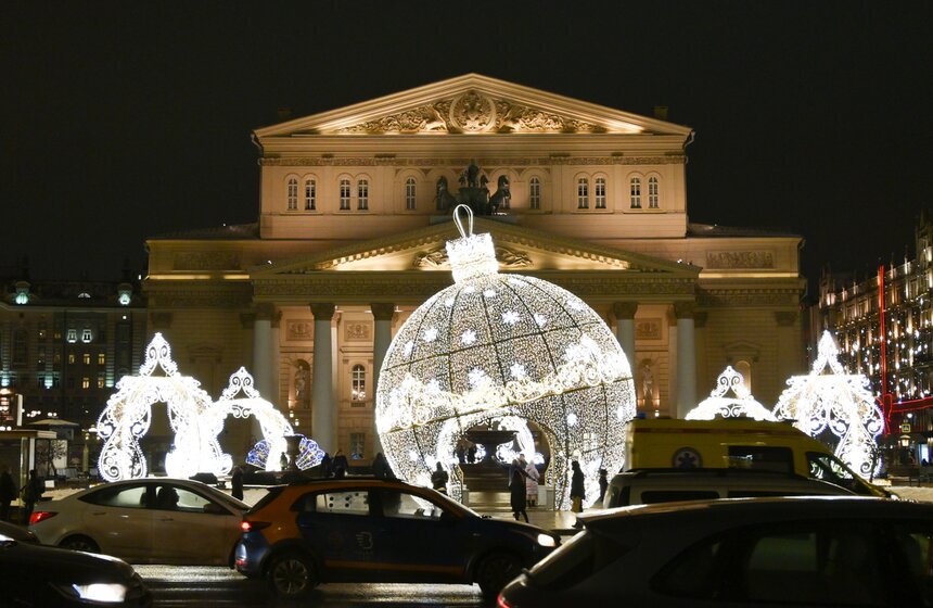 Улицы Москвы украсили к Новому году 20 фото