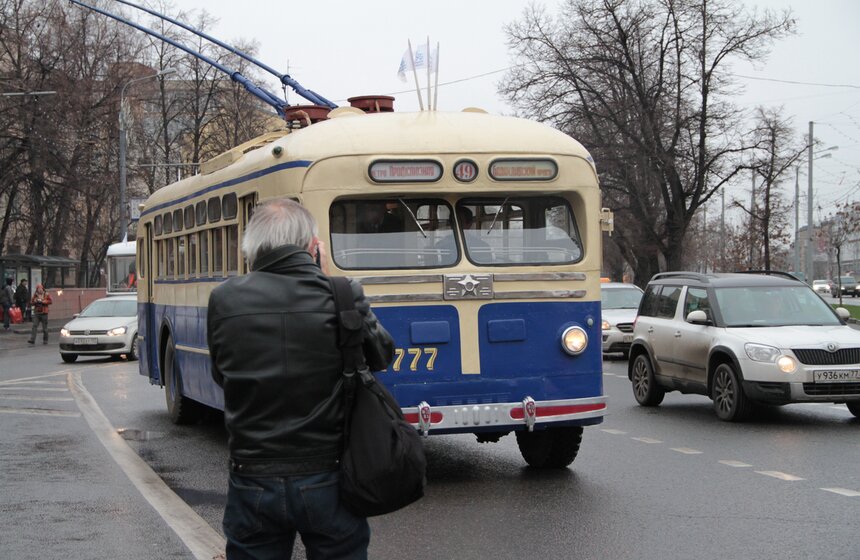 Парад троллейбусов прошел в центре столицы 4 фото