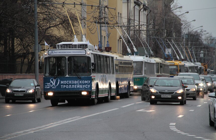 Парад троллейбусов прошел в центре столицы 1 фото