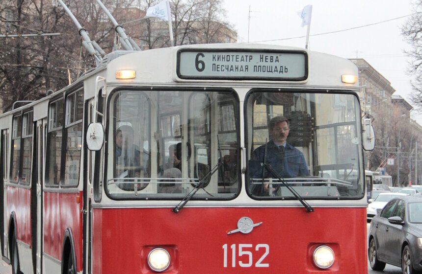 Парад троллейбусов прошел в центре столицы 11 фото