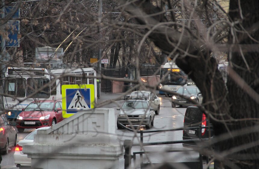 Парад троллейбусов прошел в центре столицы 10 фото