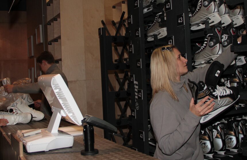 В Парке Горького открылся самый большой каток в Европе 5 фото