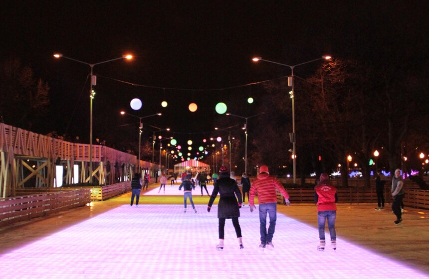В Парке Горького открылся самый большой каток в Европе 9 фото