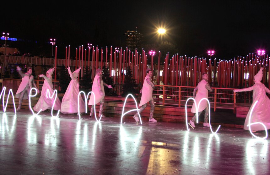 В Парке Горького открылся самый большой каток в Европе 1 фото