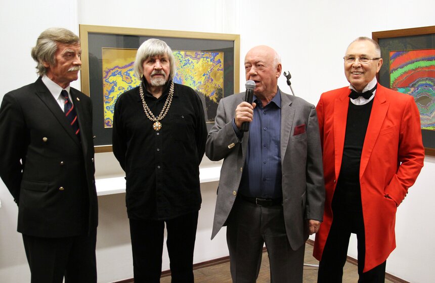 Выставка костюмов и картин Вячеслава Зайцева открылась в РАХ 1 фото