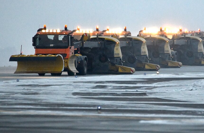 Первую взлетно-посадочную полосу в Шереметьево открыли после реконструкции 14 фото