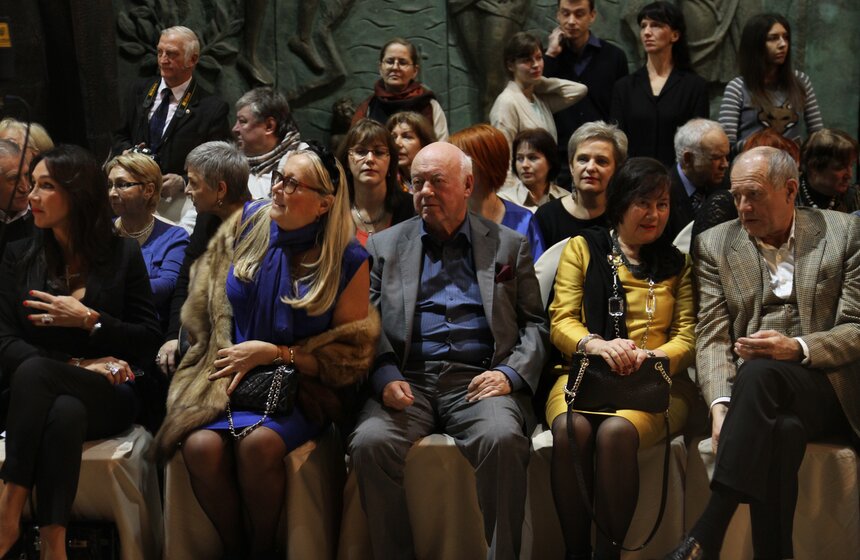 Выставка костюмов и картин Вячеслава Зайцева открылась в РАХ 6 фото