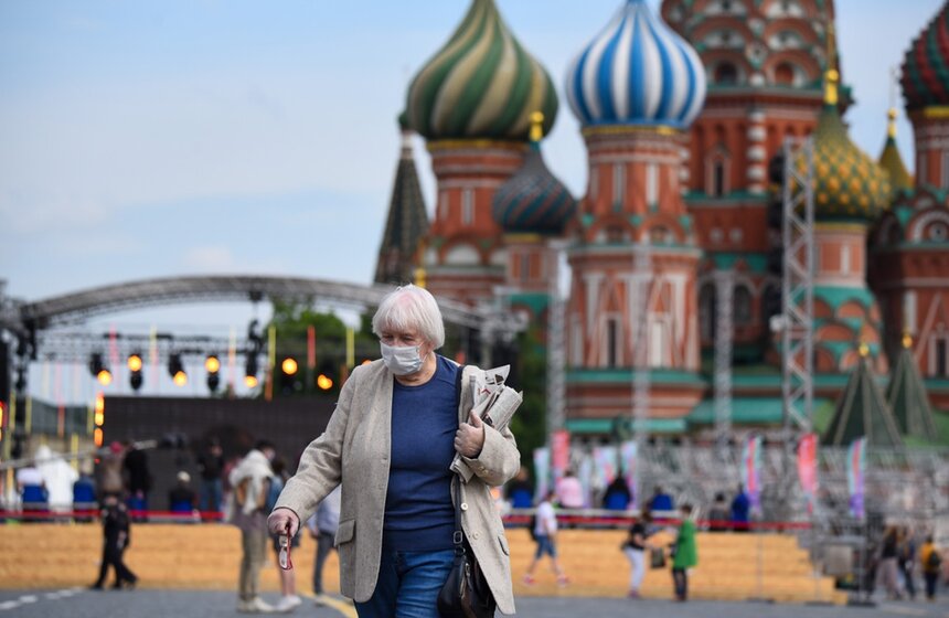 В столице 6 июня открылся ежегодный книжный фестиваль "Красная площадь". Мероприятие приурочено ко дню рождения Александра Сергеевича Пушкина и Дню русского языка. В фестивале принимают участие писатели и поэты, известные артисты лучших столичных театров и популярные музыканты<br />https://www.m24.ru/galleries/gorod/08062020/8658