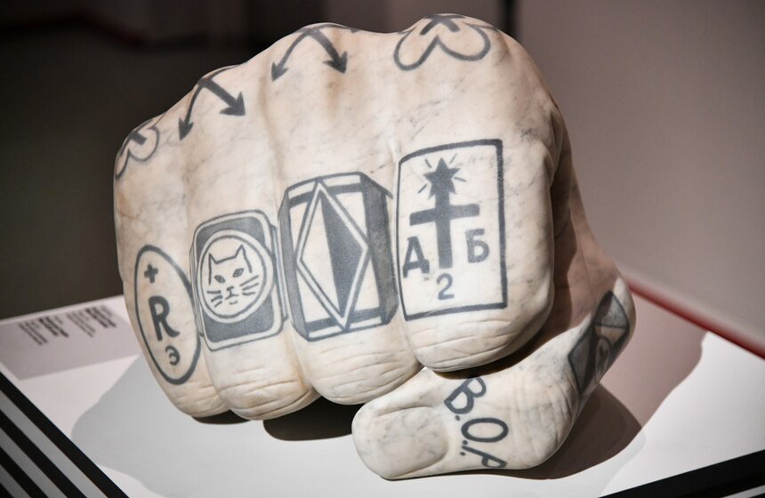 Государственный музей изобразительных искусств имени Пушкина представил выставочный проект "Tату", посвященный искусству татуировки. В экспозицию вошли около 200 произведений масштабного хронологического и географического охвата, раскрывающих историю этого феномена<br />https://www.m24.ru/galleries/kultura/03032020/8562