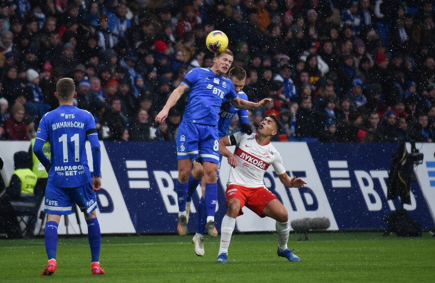 Московский "Спартак" обыграл столичное "Динамо" в гостевом матче 20-го тура Российской премьер-лиги. Встреча, прошедшая на "ВТБ-Арене", завершилась со счетом 2:0. "Спартак" опередил "Динамо" и поднялся на девятую строчку турнирной таблицы<br />https://www.m24.ru/galleries/sport/02032020/8561