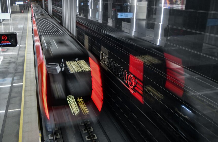 Мэр Москвы Сергей Собянин официально открыл второй участок Некрасовской линии столичного метрополитена. Кроме того, стал доступен примыкающий к ней участок Большой кольцевой линии. Пассажиры уже могут воспользоваться шестью станциями. На Некрасовской линии сейчас доступны "Юго-Восточная", "Окская", "Стахановская", "Нижегородская", "Авиамоторная" и "Лефортово"<br />https://www.m24.ru/galleries/mehr-Moskvy/28032020/8594