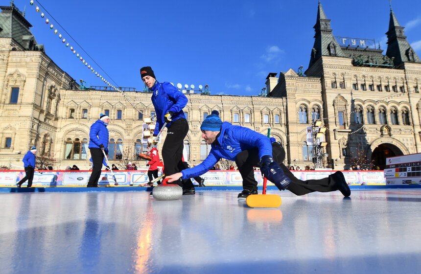 8 и 9 февраля на ГУМ-Катке на Красной площади прошел этап мирового тура по керлингу с участием сильнейших мужских команд "WCT Red Square Classic". Заслуженные мастера спорта России провели бесплатные мастер-классы<br />https://www.m24.ru/galleries/sport/10022020/8521