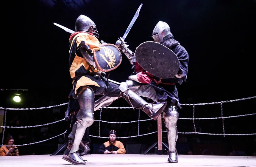 23 февраля в День защитника Отечества в УСК "Крылья Советов" состоялся Международный рыцарский турнир "ВОИН-2020". В течение дня проходили бои международного первенства рыцарей "Донжон". 12 славных воинов и две прекрасные и воинственные девы вышли на ристалище, чтобы помериться силой и выяснить кто же из них лучший<br />https://www.m24.ru/galleries/obshchestvo/25022020/8549