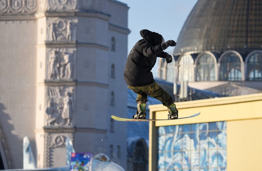 На Главном катке страны прошел зимний спортивный праздник. День зимних видов спорта – это один из новых праздников в России, который впервые отметили в 2015 году. Его история связана с XXII зимними Олимпийскими играми, которые проходили в Сочи в 2014 году<br />https://www.m24.ru/galleries/gorod/10022020/8520