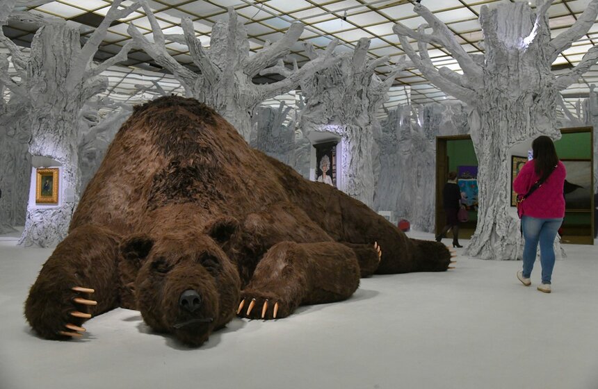 В Третьяковской галерее открылась выставка "Русская сказка. От Васнецова до сих пор". Она объединила работы Виктора Васнецова, Михаила Врубеля, Натальи Гончаровой и других художников. Куратором проекта выступил художник Алексей Трегубов<br />https://www.m24.ru/galleries/kultura/23022020/8545