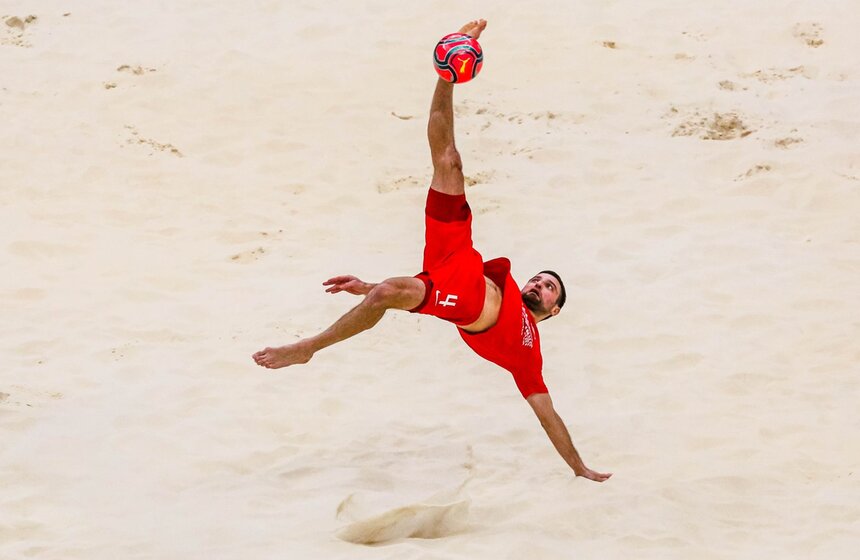 Московский "Спартак" в стартовом матче клубного чемпионата мира по пляжному футболу с крупным счетом обыграл швейцарский "Грассхоппер". Встреча завершилась со счетом 8:1<br />https://www.m24.ru/galleries/sport/13022020/8525