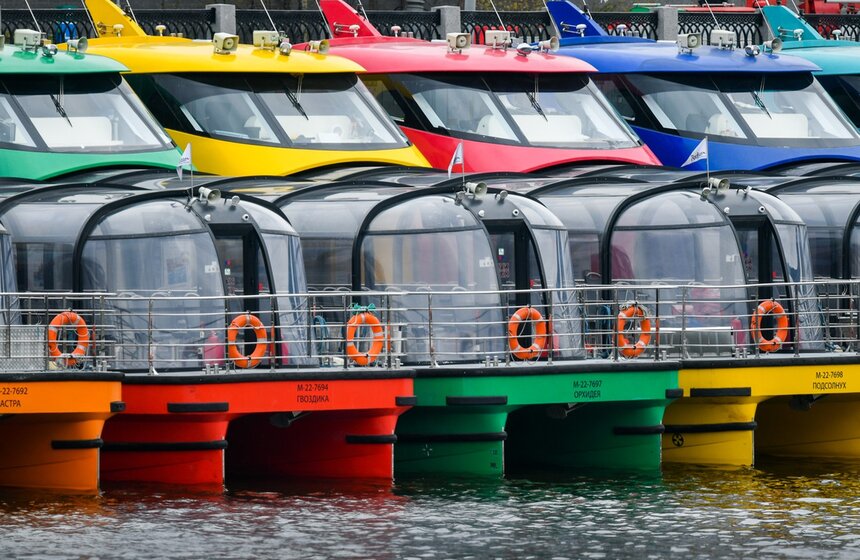 В Московском бассейне открыли навигацию на протяжении всех внутренних водных путей. Ежегодно навигация в Московском бассейне открывается с 24 апреля. Однако из-за введенных ограничений на передвижение по городу корабли простаивают<br />https://www.m24.ru/galleries/gorod/28042020/8623