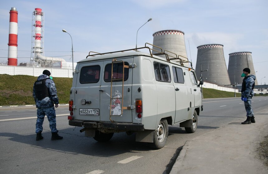 На всех въездах в Москву усилены патрули. Запрета на перемещение по региону нет. Но водителей выборочно останавливают: проверяют документы и интересуются целью поездки<br />https://www.m24.ru/galleries/gorod/13042020/8612