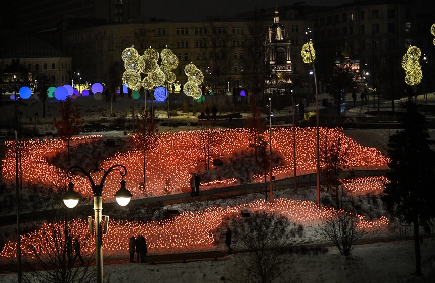 Москвичи встретили Новый год под бой курантов 9 фото