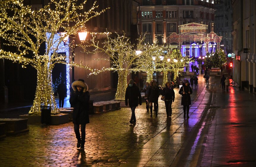 Москвичи встретили Новый год под бой курантов 44 фото