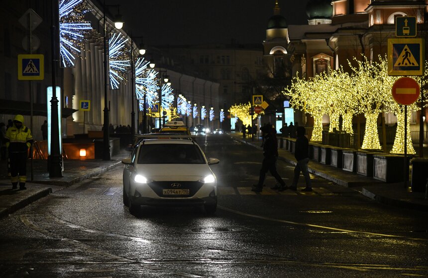 Москвичи встретили Новый год под бой курантов 20 фото