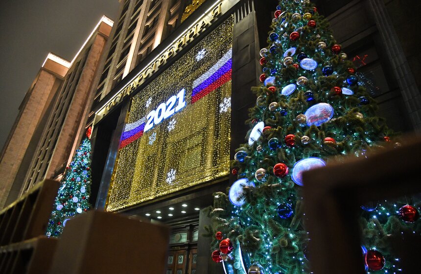 Москвичи встретили Новый год под бой курантов 37 фото