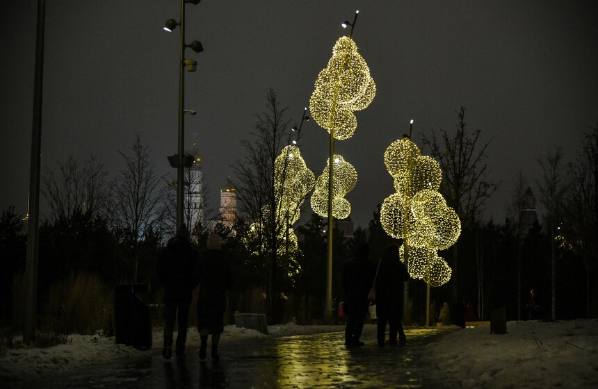 Москвичи встретили Новый год под бой курантов 4 фото