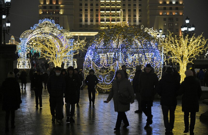 Москвичи встретили Новый год под бой курантов 31 фото