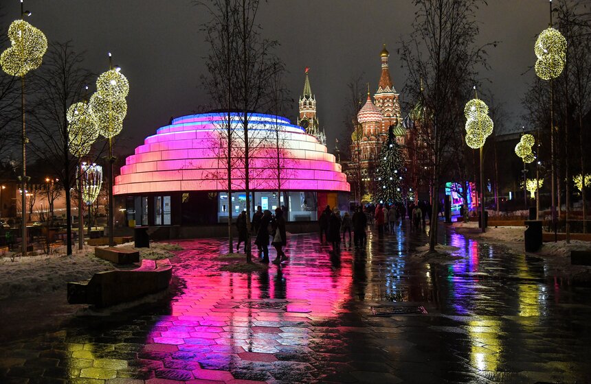 Москвичи встретили Новый год под бой курантов 12 фото