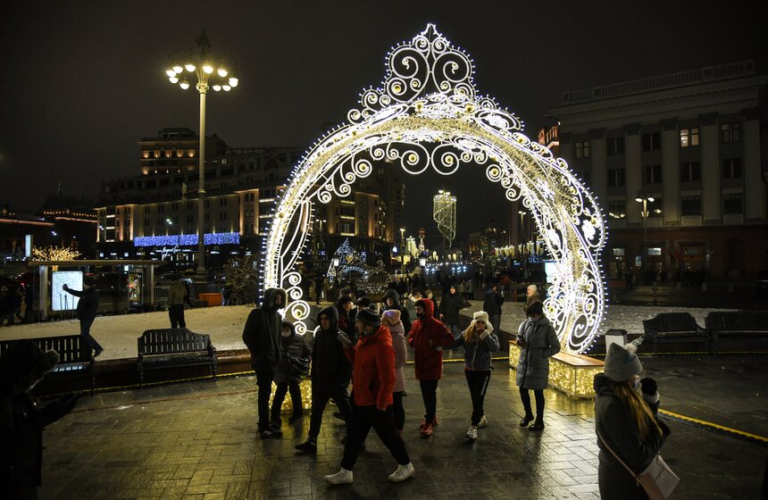 Москвичи встретили Новый год под бой курантов 36 фото